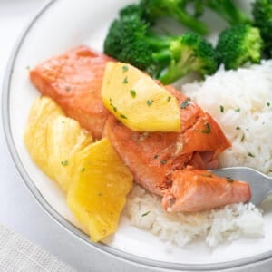 salmon with pineapple on rice with broccoli