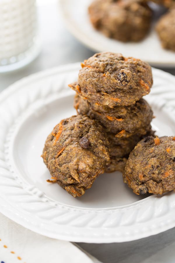 Carrot Cake Power Cookies! Healthy, gluten-free and vegan breakfast cookies that are full of superfoods. Delicious and kid-friendly!