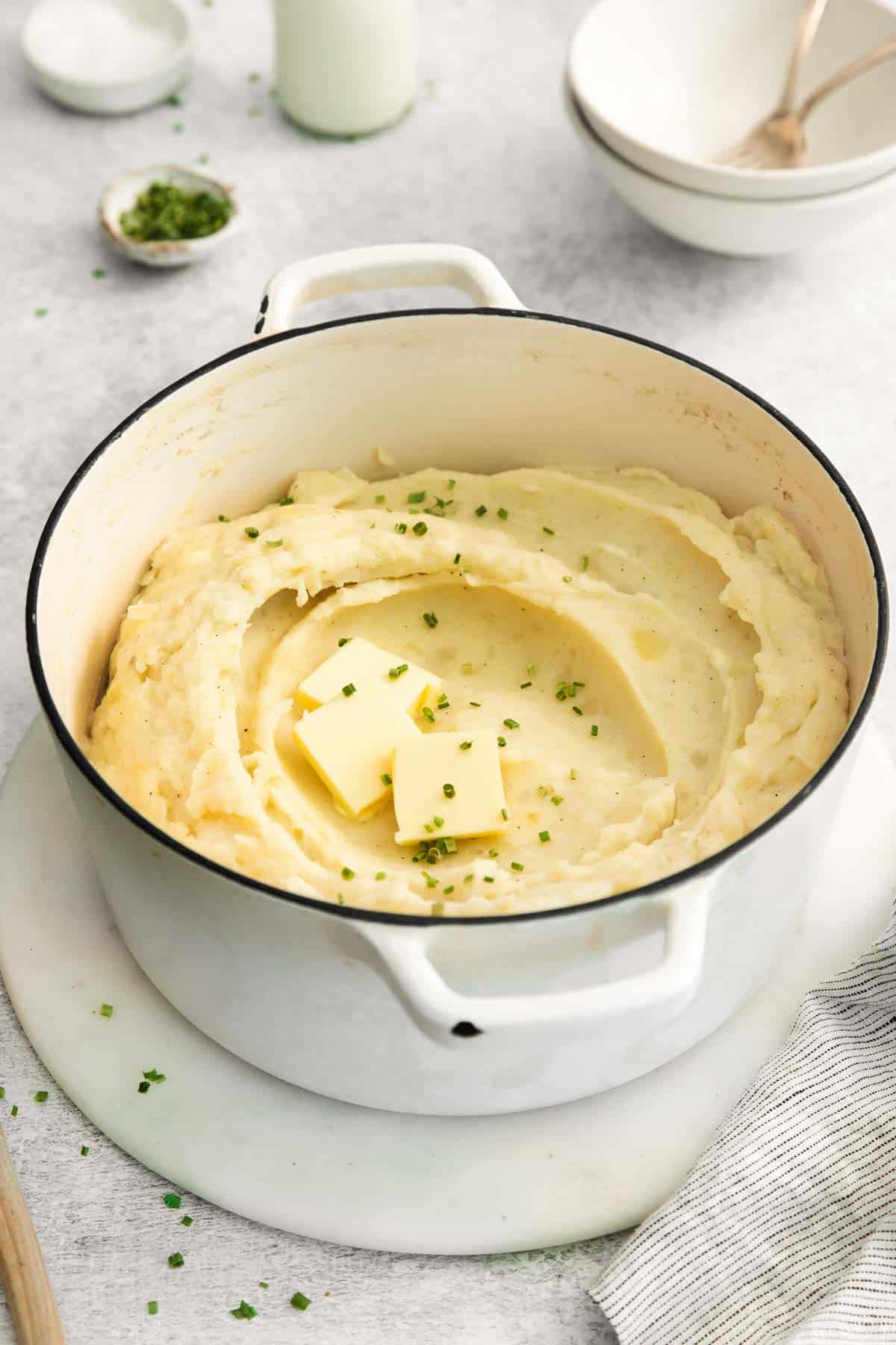A large pot filled with gluten-free mashed potatoes