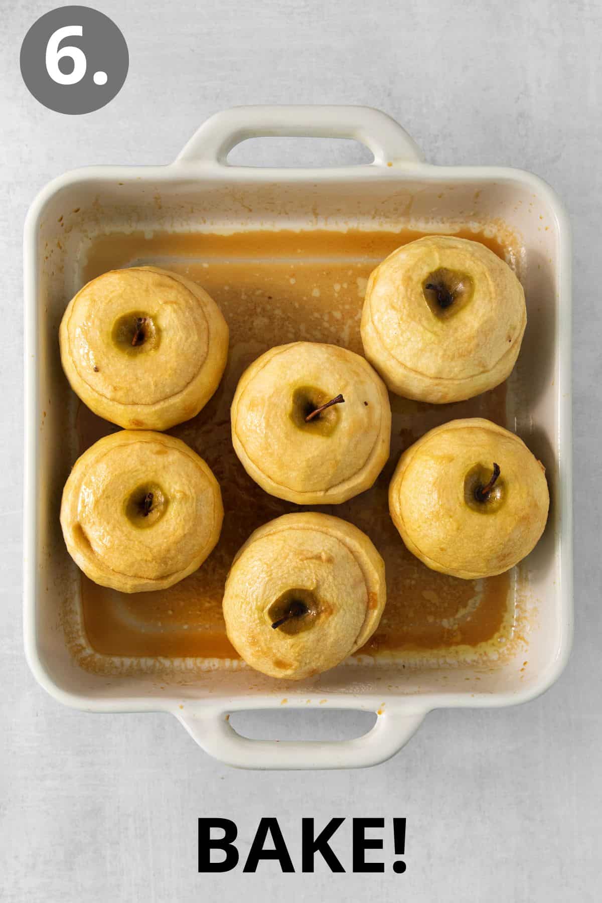 Baked apples in a dish